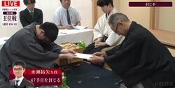 永瀬拓矢九段が47手目を封じる 藤井聡太王位との“新千歳空港対局”は互角のまま2日目へ！／将棋・王位戦第3局