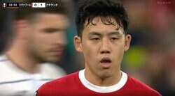 「審判どこ見てんだよ！」「怖すぎる…」 リバプール遠藤航がイラついた瞬間　一瞬ヒヤリ… 物議を醸す“ハンド判定”に観客もブチギレ！