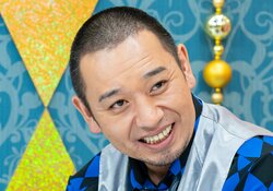 千鳥、女芸人の“修正なし”セミヌード写真に大爆笑「病院で見るケツやん」