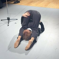 小柳ルミ子「ギックリ腰は大丈夫か…」ストレッチする姿を公開