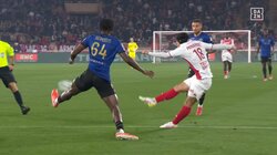 「えげつない」南野拓実、キレキレカットインからの豪快ミドルシュート炸裂！クロスバー直撃も「鉄人だな」