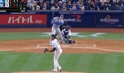 どこ投げてんだよ！ フリーマンを「ナメすぎ」 失投を“爆速着弾”… 相手投手が呆然&フリーズ「そりゃ打つだろ」「MVP！」