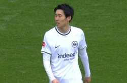 ビッグクラブが去就を注目する男！ “ワールドクラス”日本代表MF鎌田大地、キレッキレのドリブルで相手DFを“完全置き去り”