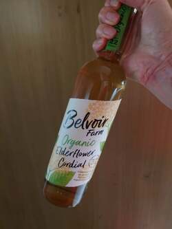  秋野暢子、友人から貰って思わずまとめ買いした品を紹介「夏にオススのドリンク」 