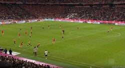 なんで見えてんだよ！ 新怪物・オリーセ、常識を破壊する“ノールックロングパス”「バケモンですわ」「よく見てたな」体を半回転しながら“驚愕の一撃”