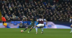 スタジアム騒然！ 旗手怜央に「ドン引き」 完璧すぎる“神アシスト”炸裂の瞬間「うめえええ！」 難しい体勢からの“超絶グラウンダーパス”にファン歓喜