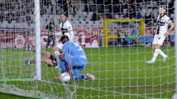 股を抜かれた鈴木彩艶