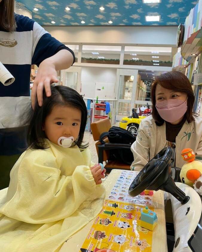  つちやかおり、孫のヘアカットに付き添ったことを報告「可愛くセットもして貰ってご機嫌」  1枚目