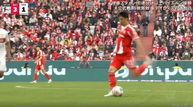 「エグすぎん？」伊藤洋輝、美しすぎる“高精度ロングフィード”炸裂「そこ出すんかい！」「上手すぎやろ」左サイドの密集を一発回避した“神パス” 3枚目