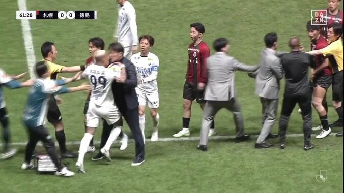 【映像】岩政監督、怒りの超至近フェイスオフ