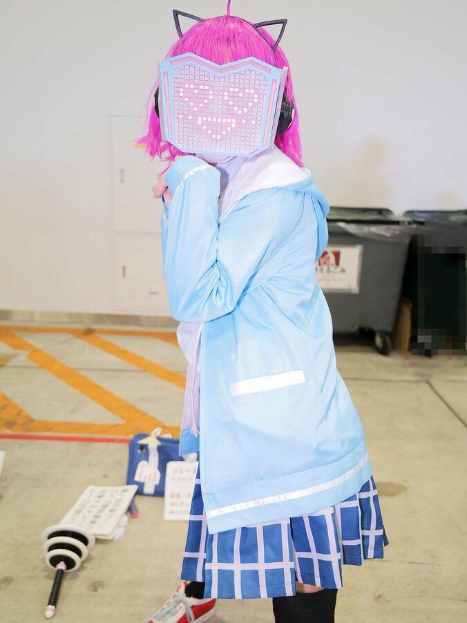 [Photos/Images] Ajuster des erreurs de 0,1 mm à la lime... Le cosplay high-tech de Rina de Love Live!, fruit d'un travail colossal sur son panneau d'affichage 8th
