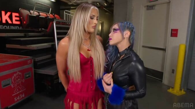 睨みあうティファニーとカイリ