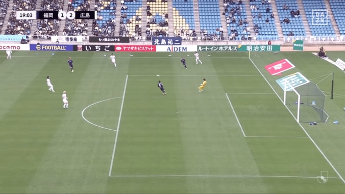 「何やってんの…」日本代表GK、痛恨の“プレゼントパス→失点”に唖然「どこに出したかったんだ…」「ミスが多い」ファン悲鳴 5枚目