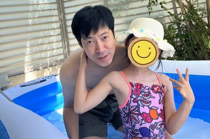  東MAX、あまりにも暑く家プール「おウチプール開き」                  1枚目