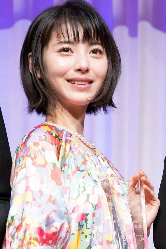 浜辺美波、バレンタインの予定を聞かれ「ウフフ。父と祖父にチョコをあげたいです」 5枚目