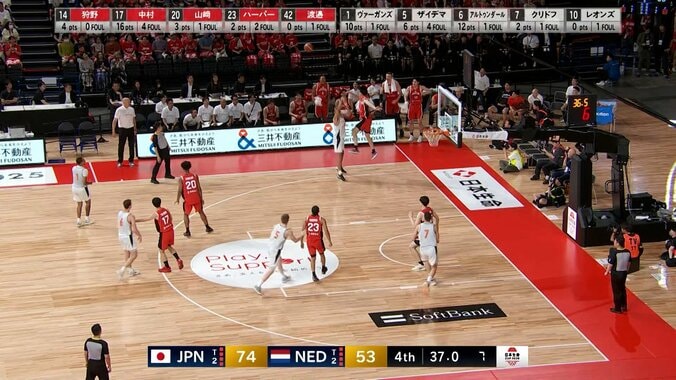 赤木剛憲かよ！ 208cm・105kg新星の“連続ハエ叩き”にアリーナ大熱狂「日本人センターでは異例」「選手も全員ブチ上がった」狩野富成が衝撃の日本代表デビュー 3枚目