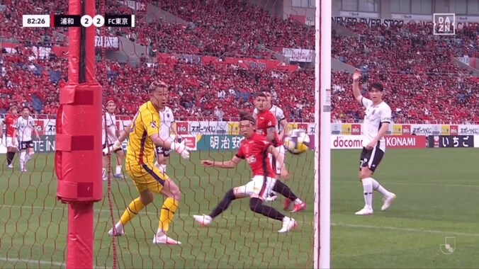 VAR泣かせ…浦和同点弾の“７分VAR”が大論争！「疑惑すぎる」「映像でもわからん」「FC東京には気の毒だが疑わしきは罰せず」オフサイド＆ハンドの二度チェックにファンも困惑 2枚目