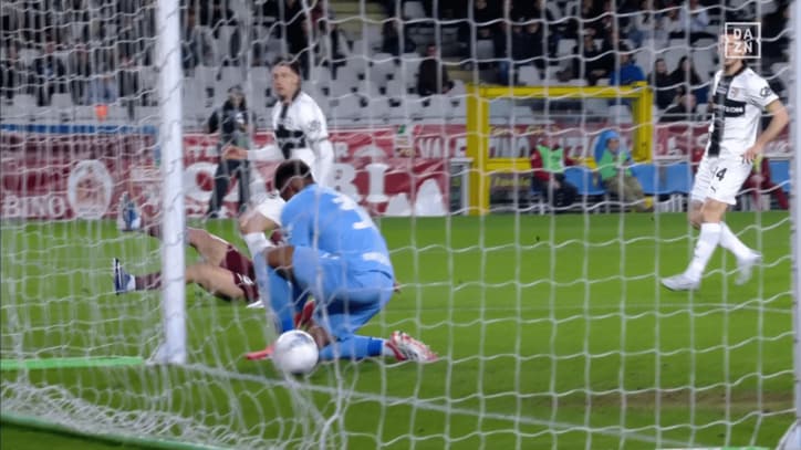 股を抜かれた鈴木彩艶