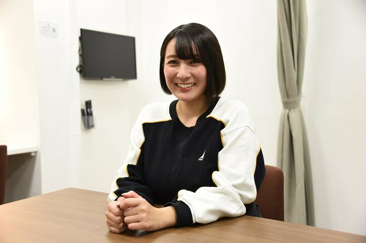 「首から下、全てがコンプレックス」　Hカップ・グラドル紺野栞「ブラと一緒に、胸もホックで外れて欲しかった」