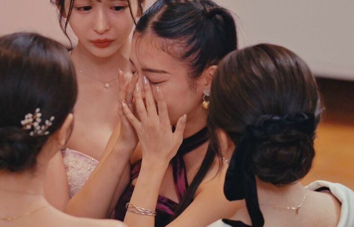 【写真・画像】一体何が？セクシーすぎる水着姿がバズった極上ボディを持つ美女が涙…両想いになるも衝撃の結果に　1枚目