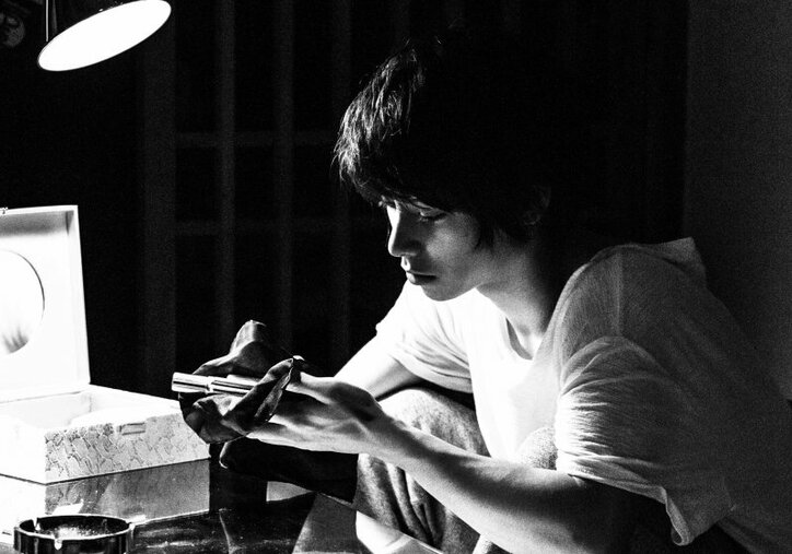 村上虹郎&村上淳が“役者”としてぶつかり合う　『銃』親子共演シーン画像解禁