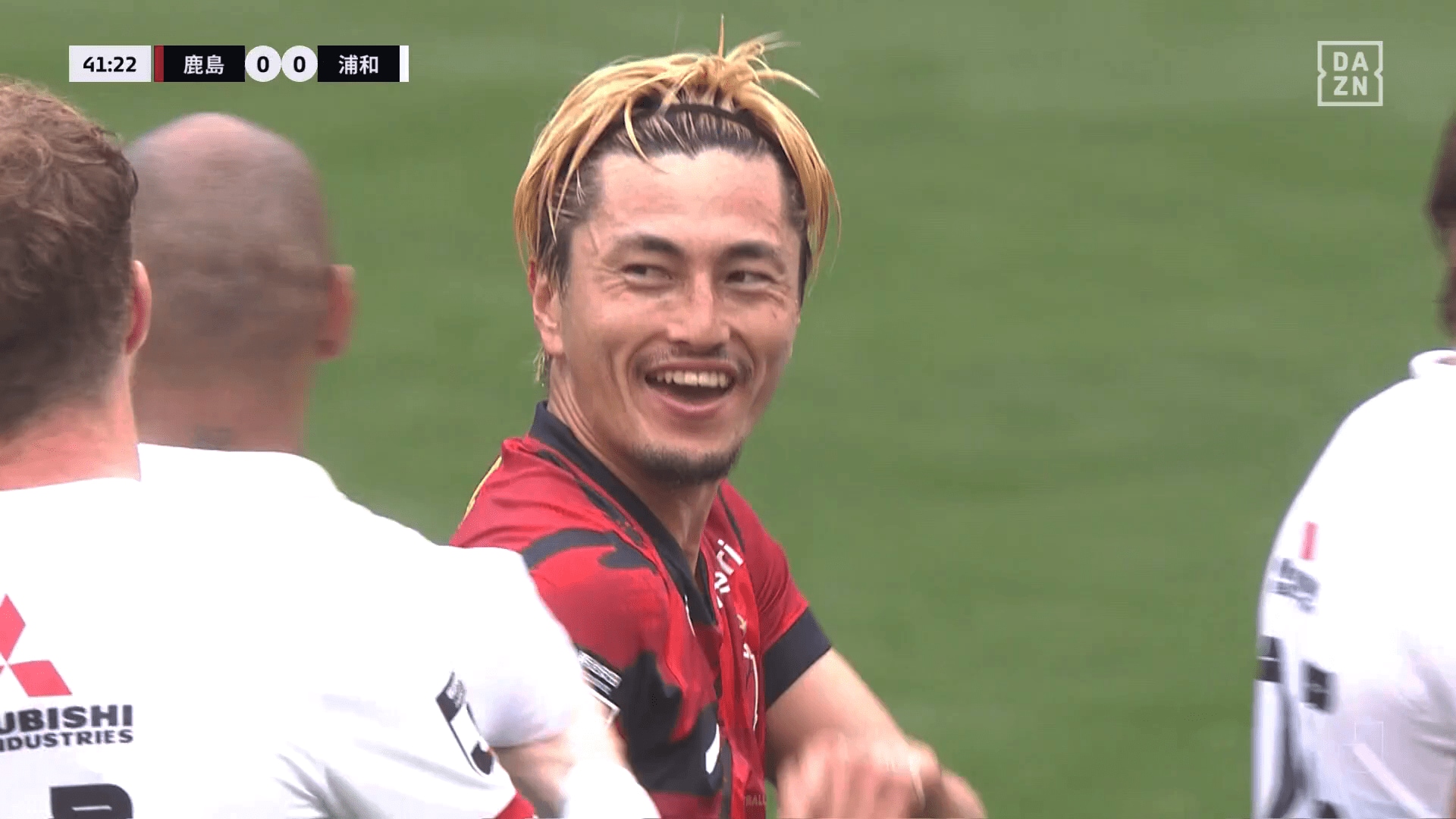 【写真・画像】衝撃の天才技！ 鈴木優磨、“ノールック超絶ヒールパス”で浦和翻弄「みんな騙された」「なんだ今の…」「なぜあそこで大外が見えるんだ」背中向きで劇的同点弾を演出　1枚目