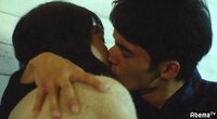 岡田健史と小川紗良のキスシーン