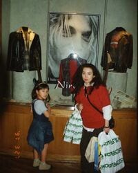 幼少期の仲里依紗に反響「待って可愛すぎる」「綺麗だしほんと見惚れる」の声