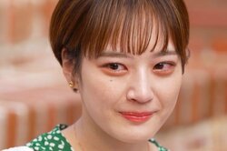 「好きです」広瀬すず似美女、涙を流しながらイケメンバーテンに告白！ 三角関係に突入