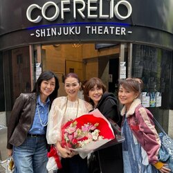 早見優、“花の82年組“らと舞台鑑賞し集合ショット披露 「素敵な4ショット」の声