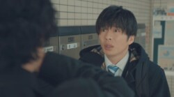 春田(田中圭)、ポスティング中に突然泣き始める部下・和泉(井浦新)に困惑『おっさんずラブ-リターンズ-』