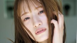 元乃木坂46のプロ雀士・中田花奈、邸宅舞台に魅せる“オトナの艶っぽさ” 『FLASH』表紙＆巻頭10P