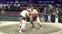 まるで中入り後　元大関・照ノ富士 対 元前頭筆頭・千代の国　幕下優勝かけたド迫力の突っ張り合い