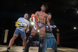 「お前がチャンピオンでいる保証はない」DDT名物“いつどこ権”発動、遠藤が王者・竹下に「いつでも首は狙ってる」