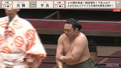 「これは痛い」「折れそう」炎鵬の肘が危険な方向に曲がり苦悶の表情