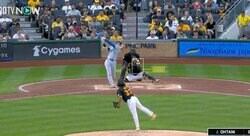 球場騒然！一体、何が起こった…！？ 大谷翔平、“怒りのフルスイング”が怖すぎる　豪快すぎる空振り三振が話題に「ボール1つ下だったら着弾だな」「打てない自分にキレてる？」