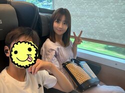 小倉優子、中学生長男がアメリカへ “レアな親子ショット”公開「お友達と楽しんでね〜!!」