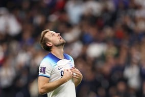 「宇宙に飛んで行った！」イングランド主将ケインのPK成功＆失敗に、英国ファンは悲喜こもごも「またPKに泣かされるのか」【W杯】