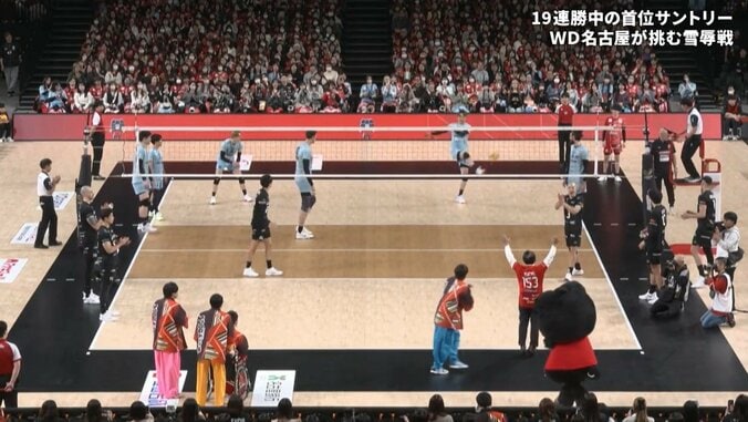 ボールを足でキック