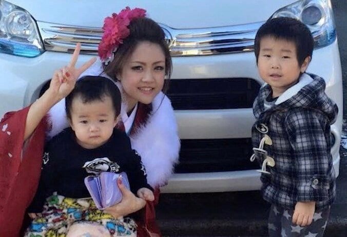 【写真・画像】15歳で妊娠・4児の母となった女性、マチアプで出会った48歳夫を公開し「かっこいい」の声　1枚目