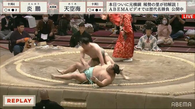 【連続画像】炎鵬の豪快な吊り落とし 5枚目