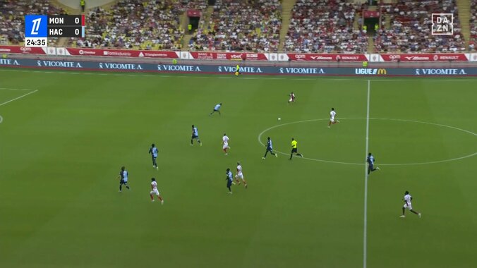 「いちゃいちゃするな」リーグアンデビューの日本代表DF、南野拓実への“密着ディフェンス”が話題に 3枚目