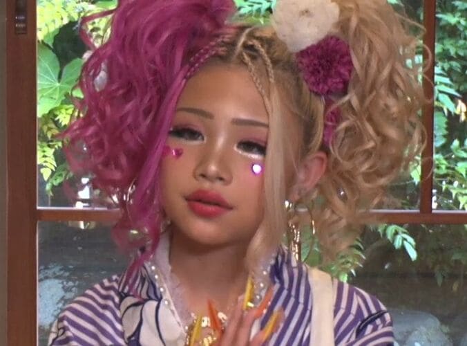 【写真・画像】11歳のド派手髪の毛小学生がギャルに目覚めたきっかけを告白「憧れのギャルがいて…」“ママもギャル”と明かす　1枚目