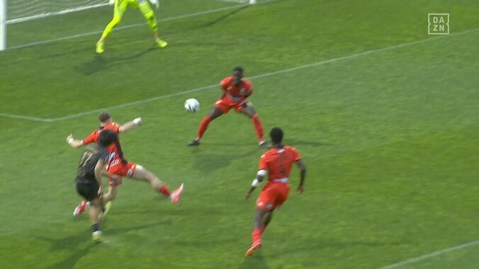 “ケイトゾーンからの右足”に称賛の声 中村敬斗、絶妙ワンタッチでDFを翻弄「持って行き方がうまい」得意の形で存在感 3枚目