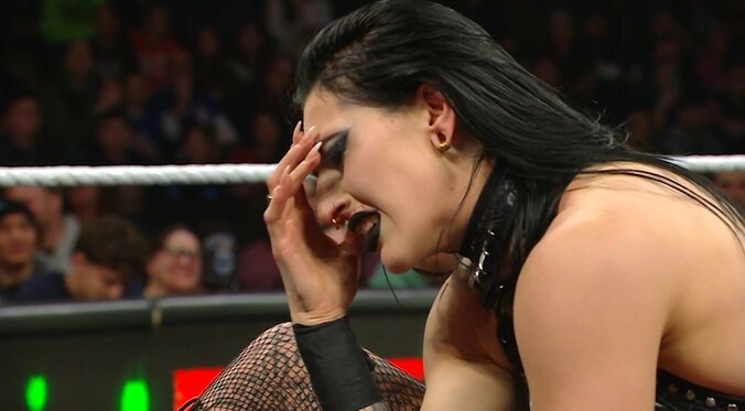 鼻から出血するリア