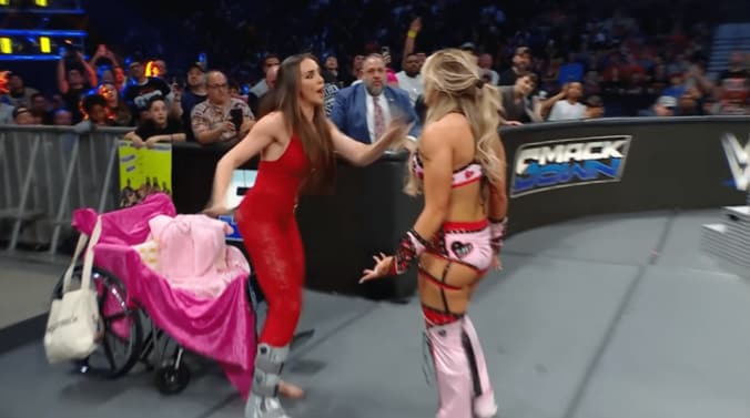 突如、車椅子から立ち上がってティファニーに詰め寄るチェルシー