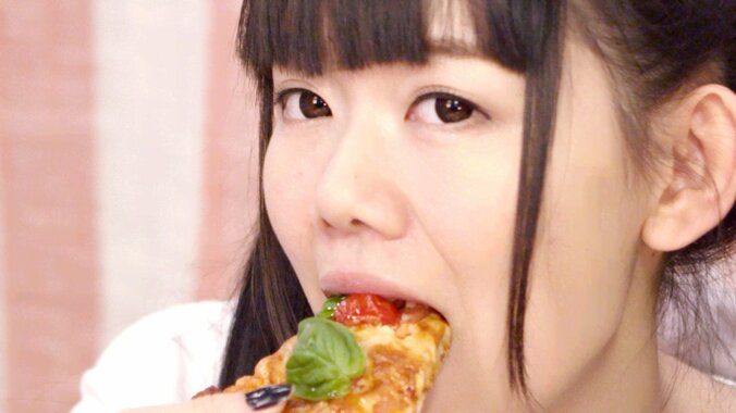 『愛と平和をトッピング！ピザは世界を救う』トゥラブのメンバー達が、メシテロ敢行 6枚目