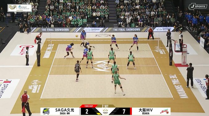 どんだけ曲がるんだ！ 魔球サーブに「入ってるぅ！！」実況興奮 驚きの変化でラインぎりぎりに“ズドン” 4枚目