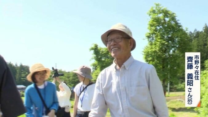 集落の話を聞きながら散策