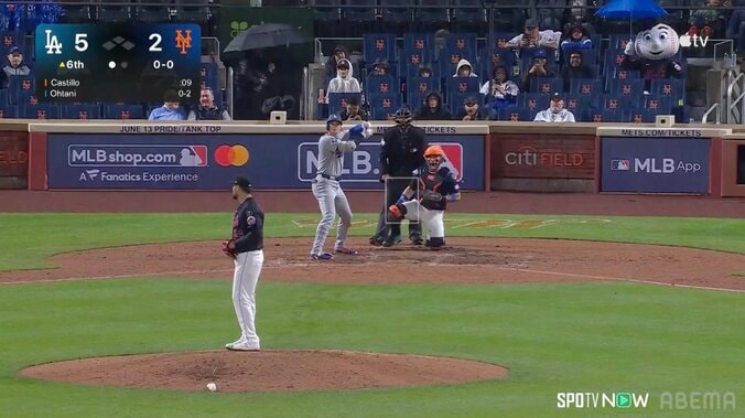 【写真・画像】え？セーフ！？ 大谷翔平の走塁で“珍事” 外野手お手玉→“微妙タッチアップ”で進塁成功　メッツ内野陣は抗議、球場騒然の一部始終　1枚目